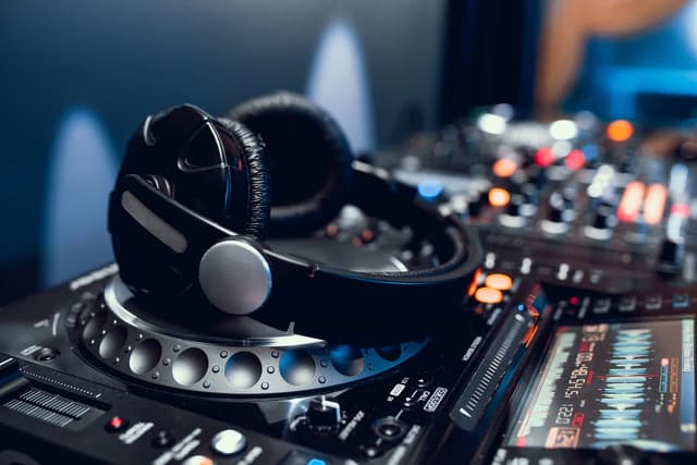 Electronic Music DJ